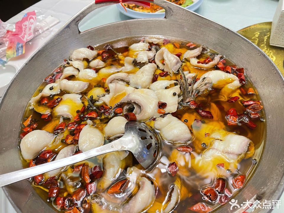 推荐菜:蜀都酒楼(开发区二店)位于唐山市路北区高新技术开发区火炬路8