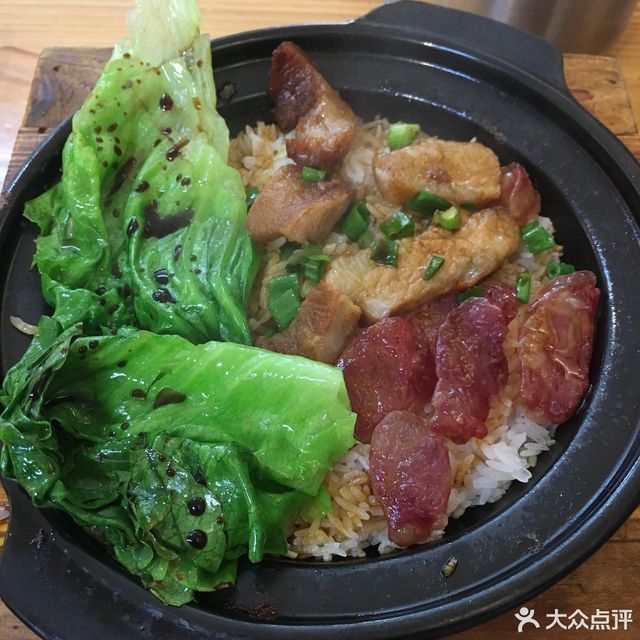 腊味煲仔饭牛肉排骨煲仔饭推荐菜:创记煲仔世家(五祖路分店)位于韶关