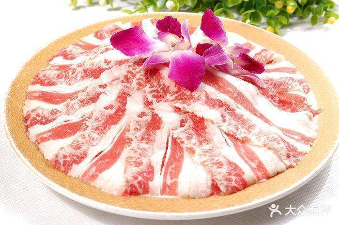 生滚雪花牛肉图片