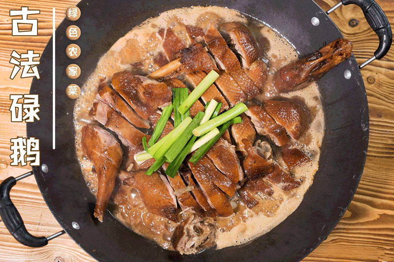 配菜招牌碌鹅煲推荐菜:芳唐镜私房菜位于清远市佛冈县青云东路与育才