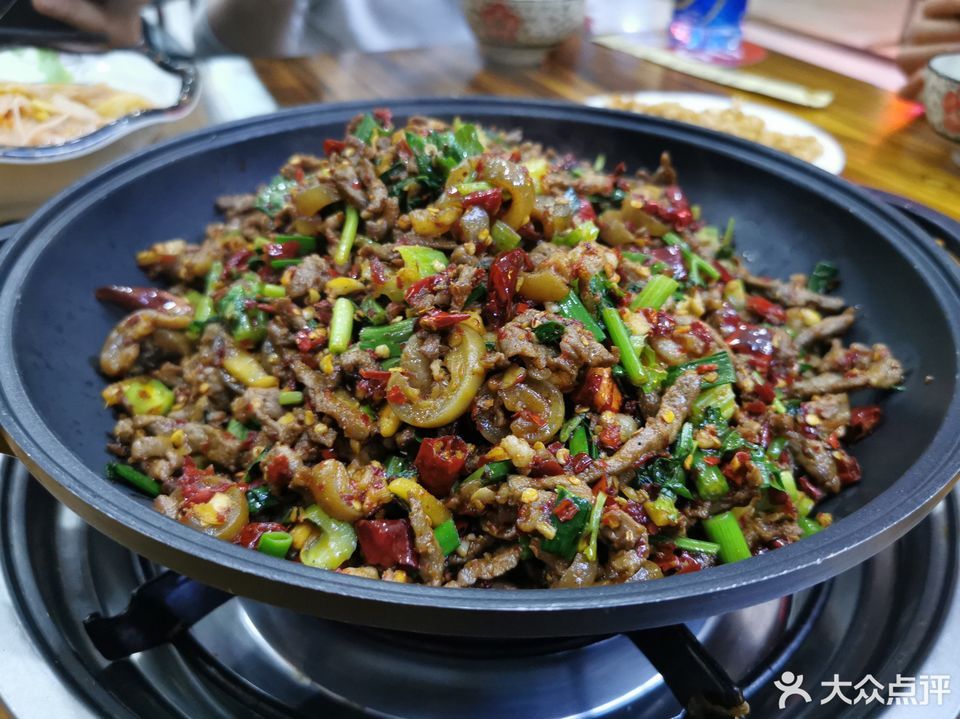 推薦菜:定番惠水乾鍋馬肉(花果園店)位於貴陽市南明區花果園一期商業