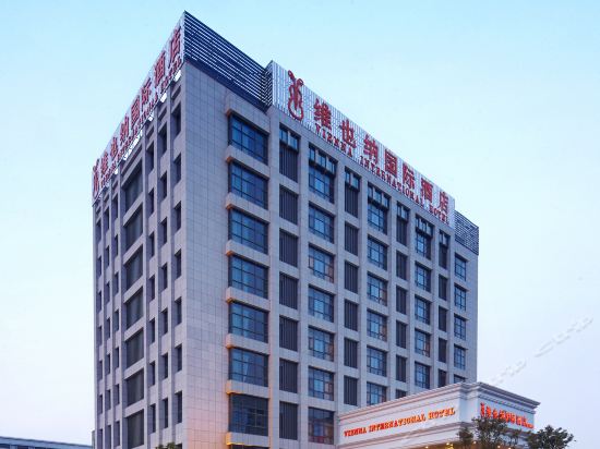 维也纳酒店(上海宝山国际邮轮码头盘古路店)位于上海市宝山区杨行镇