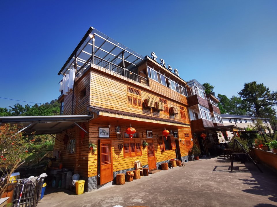 村上坪72号(浙西大峡谷白马崖景点旁)电话:杭州云顶山园民宿地址(位置