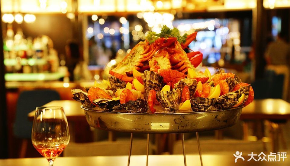 生蚝海鲜拼盘推荐菜:pedra alta法贝纳海鲜西餐(陆家嘴店)位于上海市