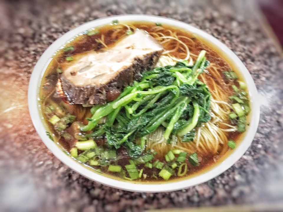 焖肉素浇面图片