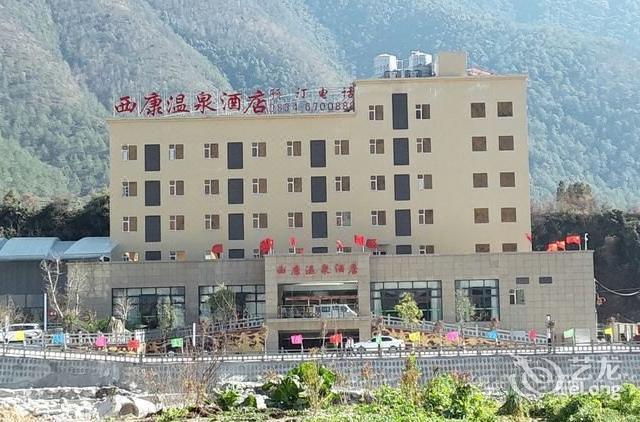 冕宁伴隐湖畔客栈