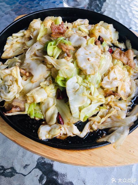 铁板手撕包菜图片