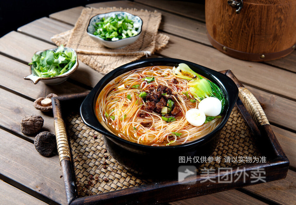砂锅鸭血米线图片