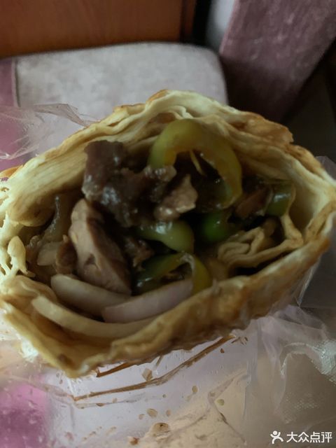 锅盔夹卤猪肉图片