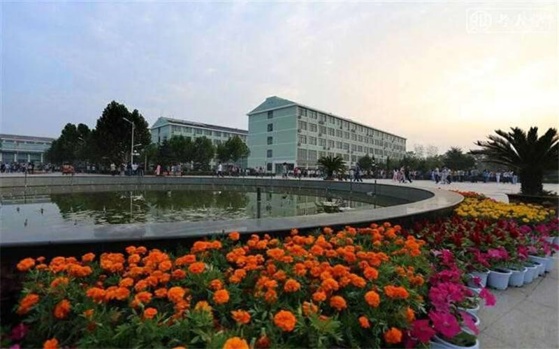 中原工学院信息商务学院-北区