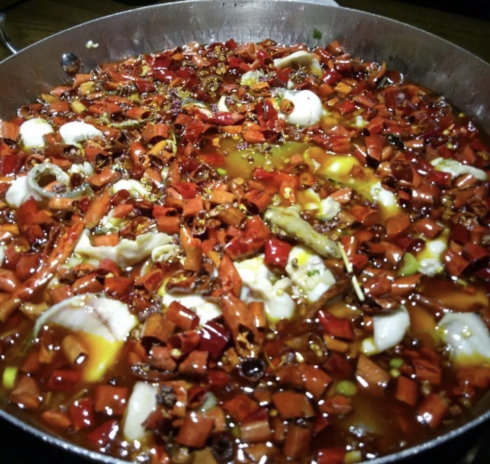 麻辣火锅鱼加鸡爪图片