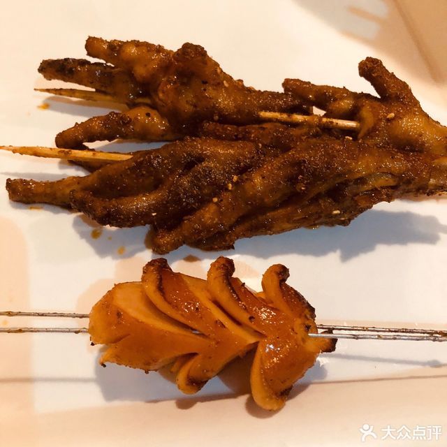 推荐菜:凤爪王烧烤(武车路店)位于武汉市武昌区友谊大道武车路三角