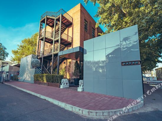 > 北京七九八艺术区