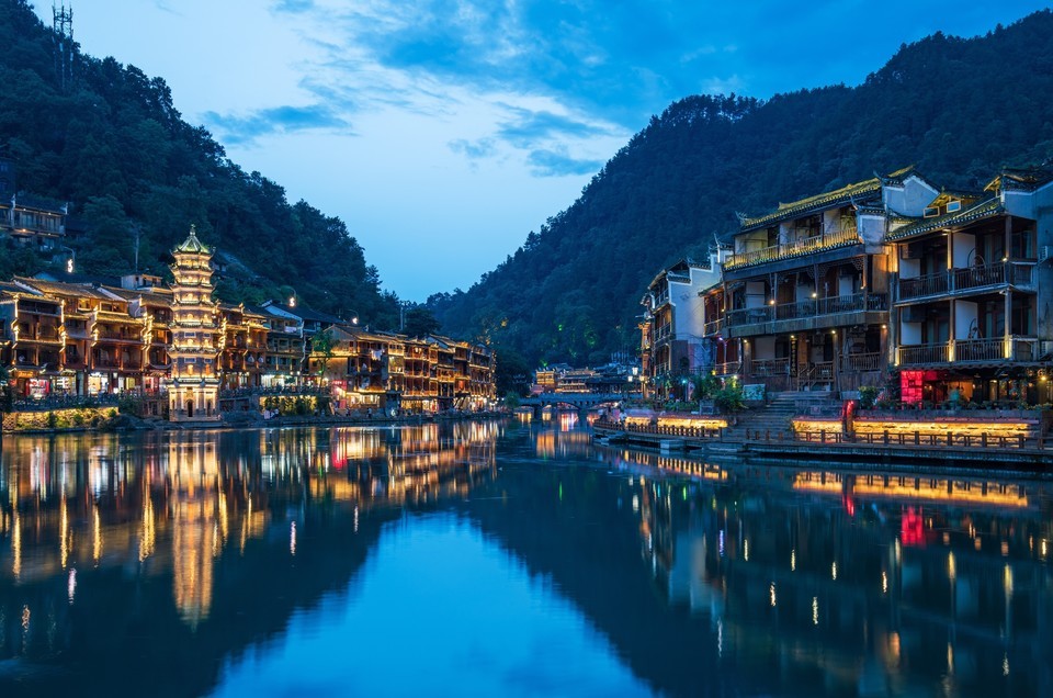 湘西土家族苗族自治州 休闲娱乐 景点公园 > 万名塔