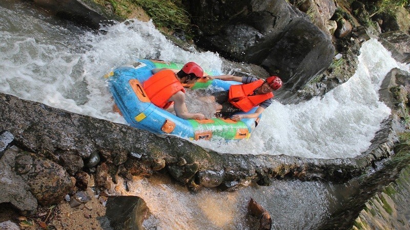 桂山大峡谷漂流图片
