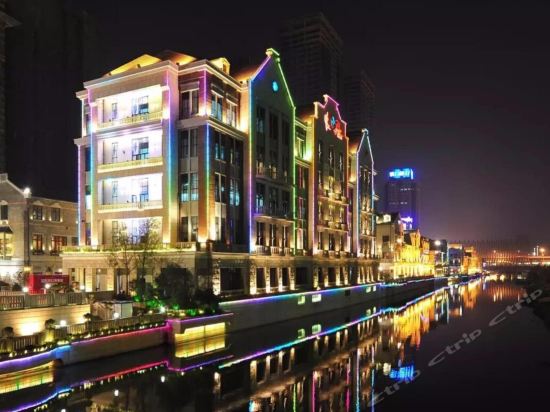 武汉市 住宿服务 酒店 > 平行世界湖景酒店(楚河汉街店)