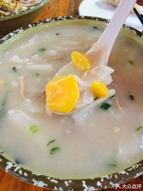 推荐菜:小叔餐饮位于珠海市斗门区井岸镇江湾西一苑24栋3单元1号车房