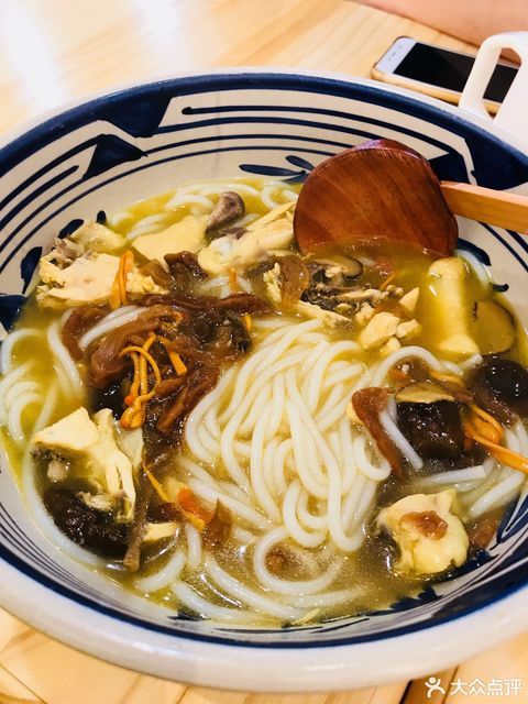 野生菌土鸡米线图片