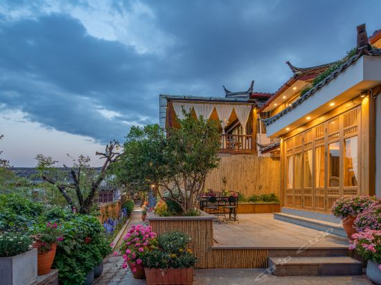 丽江市 住宿服务 客栈民宿 > 听花堂私人花园客栈(丽江四方街观景店)