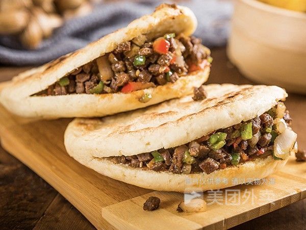 孜然牛肉盖浇饭蒜苔炒肉盖浇面推荐菜:西北兰州拉面位于桂林市叠彩区