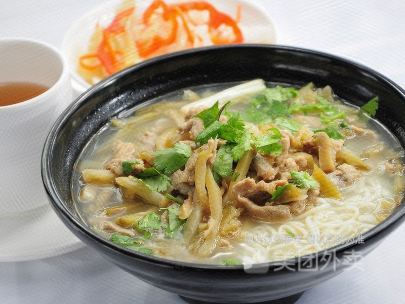 酸菜面推荐菜:正宗沙县小吃(站南路店)位于茂名市茂南区茂南开发区站