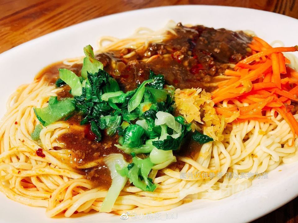 推荐菜:老马家吃肉退骨精制干拌壮骨汤位于西宁市城中区南川西路100号