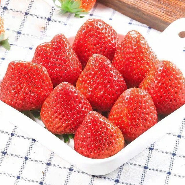红宝石草莓图片