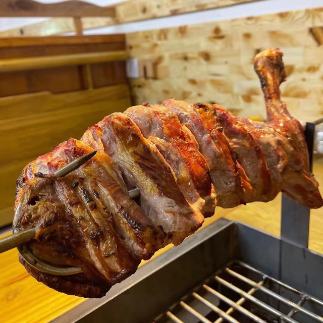 鞑子炭火烤羊腿(二部)