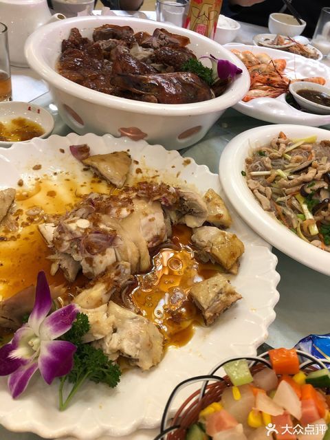                    江边渔村酒家