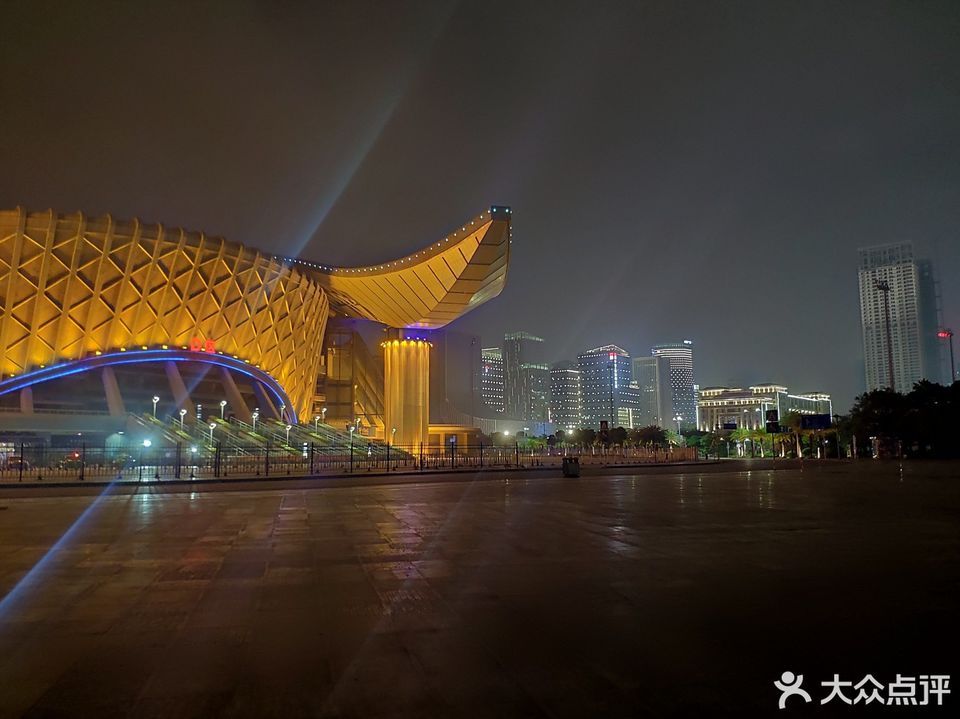 南宁良庆区夜景图片