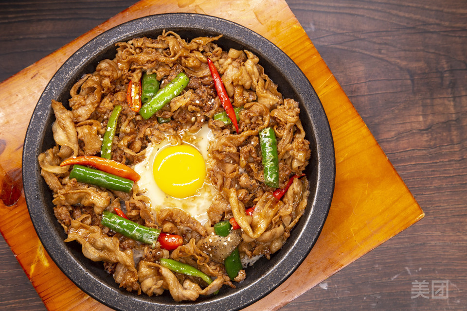 香煎猪肉石锅拌饭图片