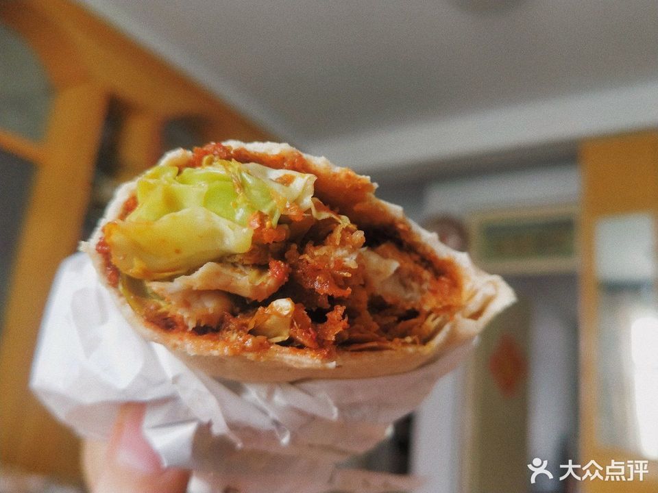 九中老白串串香(费县杏坛店)位于临沂市费县费城街道办事处杏坛书香