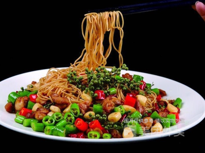 双椒鸡捞面图片