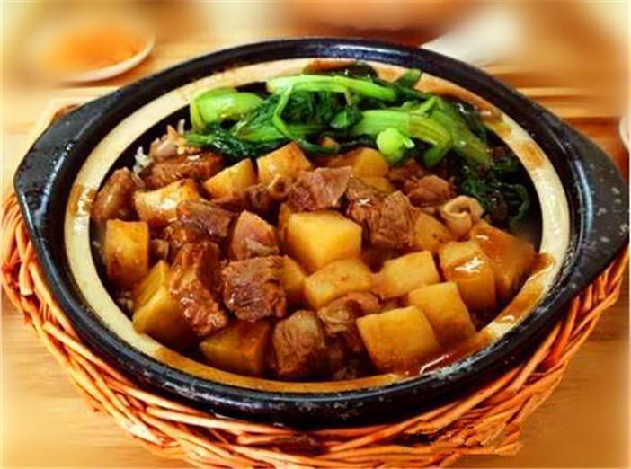 土豆排骨煲仔饭图片