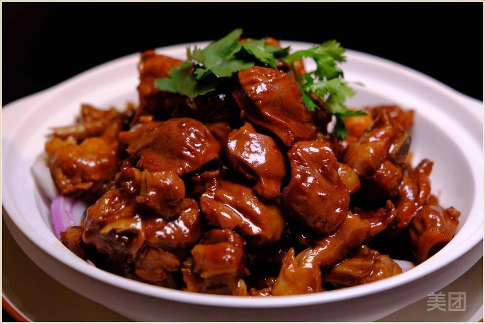 老式锅包肉推荐菜:遇见乐小馆位于大连市旅顺口区迎春街2号