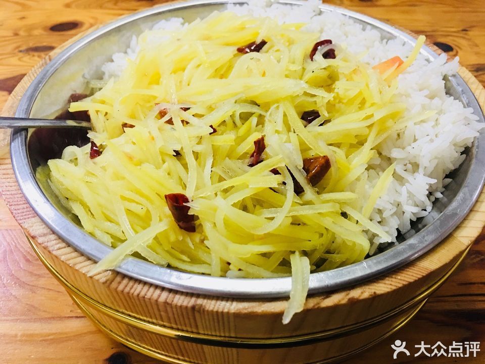 酸辣土豆丝饭图片
