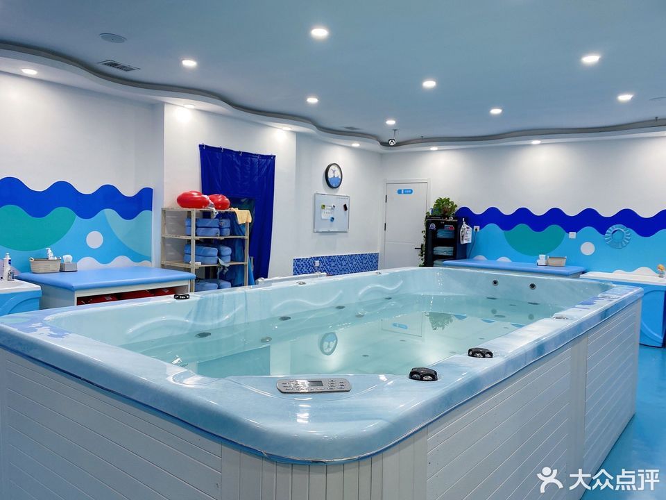 月儿湾亲子水育早教中心