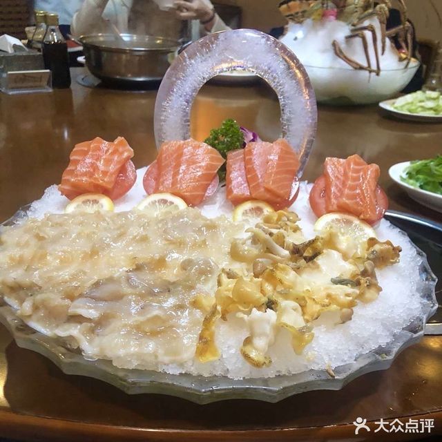 大龙虾牛肉推荐菜:老友记海鲜姿造(鳌峰店)位于福州市台江区鳌峰路