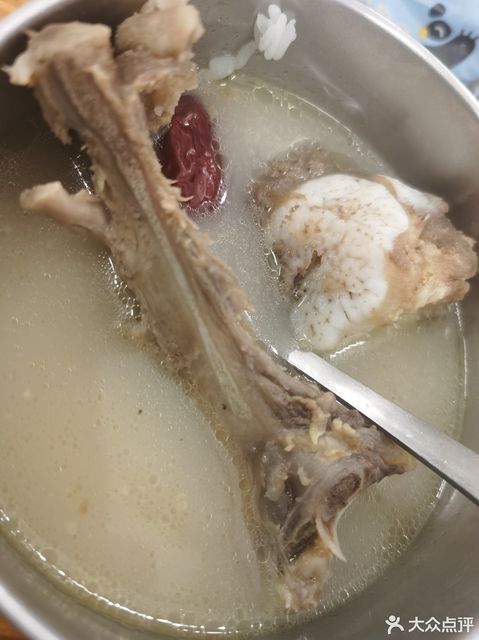 浓郁牛骨汤底图片