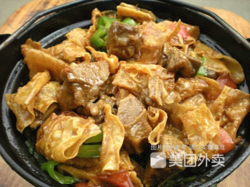 腐竹炒肉煲仔饭图片