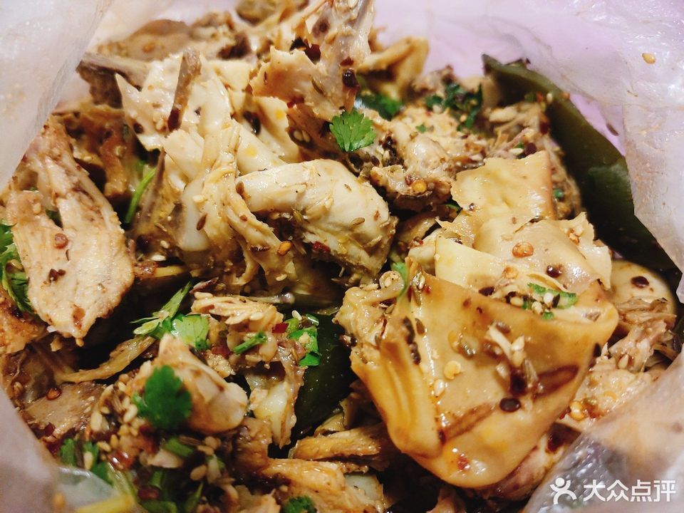 老街熏拌鸡架中东港店