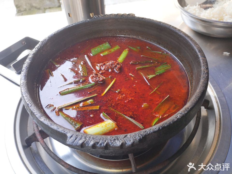 大方六龙姐妹豆干火锅店