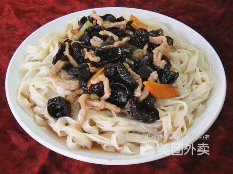 木耳炒肉盖浇面图片