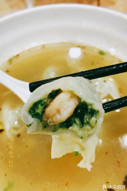 荠菜虾仁馄饨图片