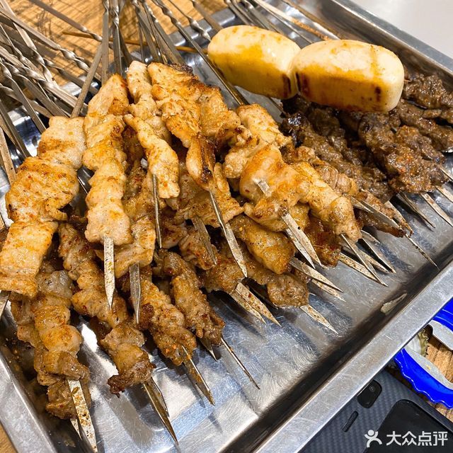 【小东北烧烤(新华东街店)】小东北烧烤(新华东街