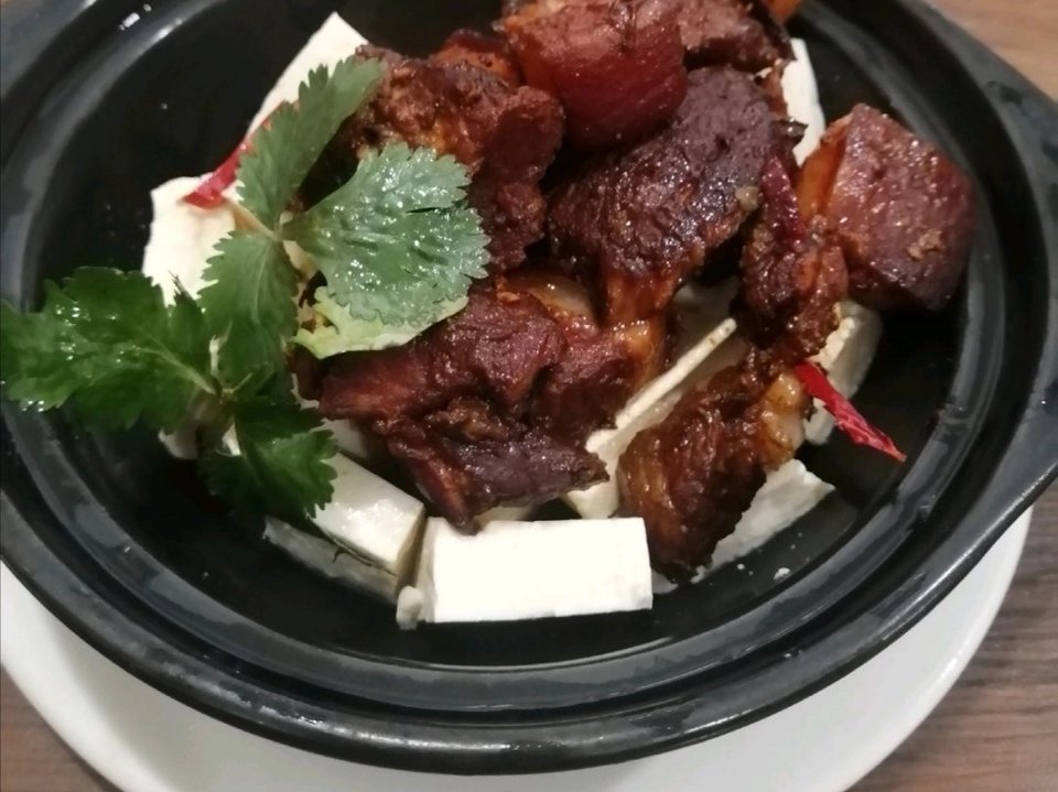 坛肉豆腐砂锅图片