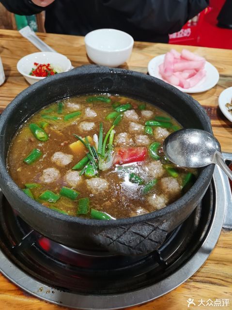 土砂锅豆汤肉圆子火锅