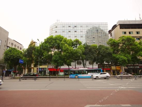 新华宾馆火车站店