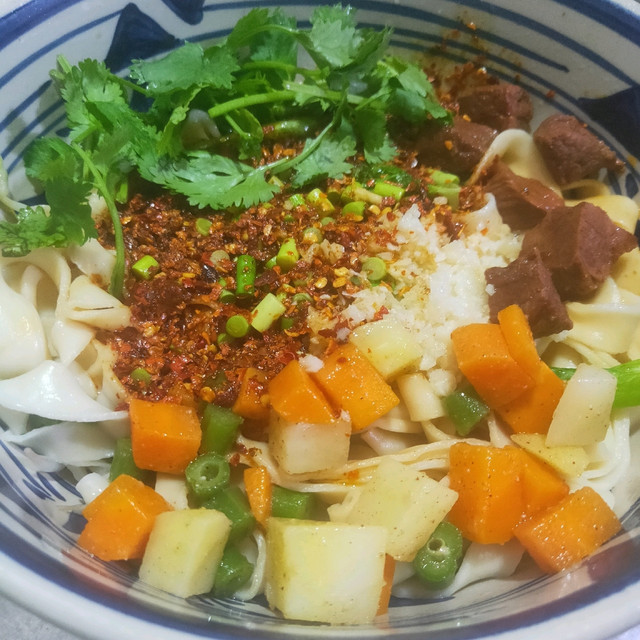 探面油泼面育新街店