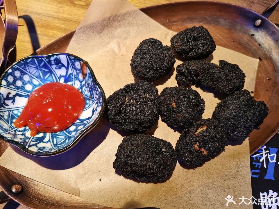 炸爆汁黑金鸡块图片